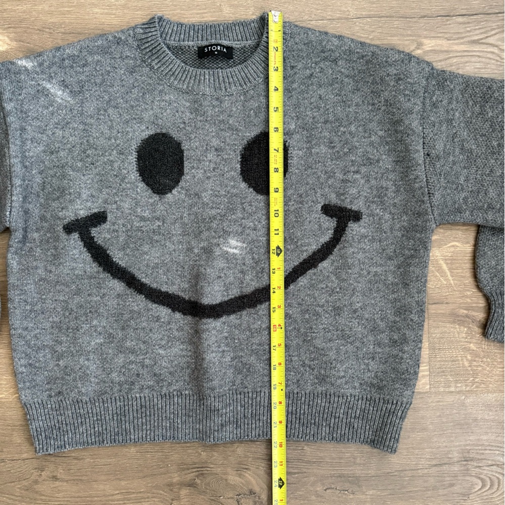 Smiley Face Sweater - Picture 4 of 6